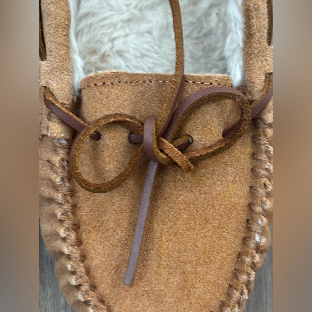Minnetonka Slippers Size 10 - Picture 5 of 7